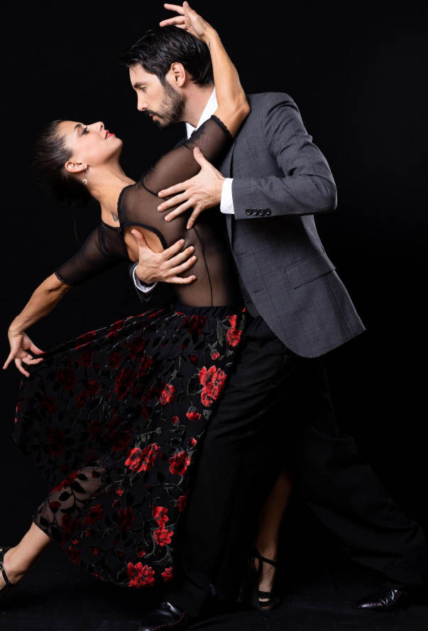 Bailarín de tango, folclore y danza contemporánea, educado en la Universidad Nacional de las Artes y la Universidad de San Martín. 5 veces finalista del Campeonato Mundial de Tango en ambas categorías.