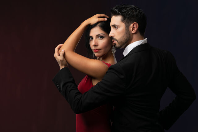 Bailarín de tango, folclore y danza contemporánea, educado en la Universidad Nacional de las Artes y la Universidad de San Martín. 5 veces finalista del Campeonato Mundial de Tango en ambas categorías.